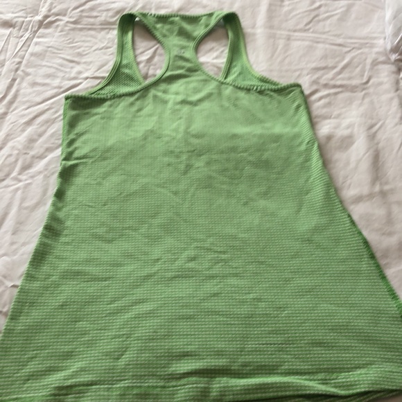 Lululemon frond (Kelly green) gingham tank - Picture 8 of 10